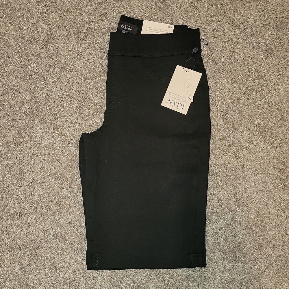 NYDJ Black Pull On Denim Stretch Lift Tuck Technology Stretch Shorts New Size 00